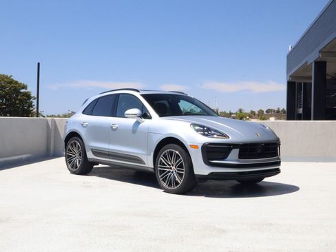 Certified 2026 Porsche Macan AWD/4WD image 7