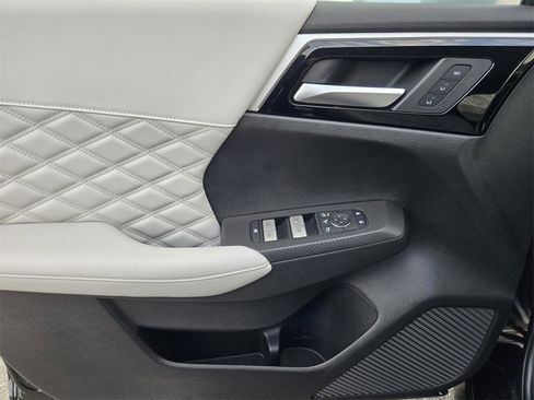 Used 2024 Mitsubishi Outlander SEL Black Edition image 17