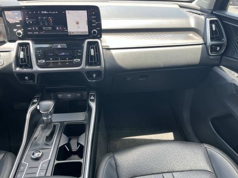Used 2022 Kia Sorento S FWD image 11