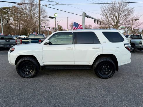 Used 2017 Toyota 4Runner SR5 Premium image 2