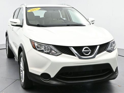 Used 2017 Nissan Rogue Sport SV FWD image 2