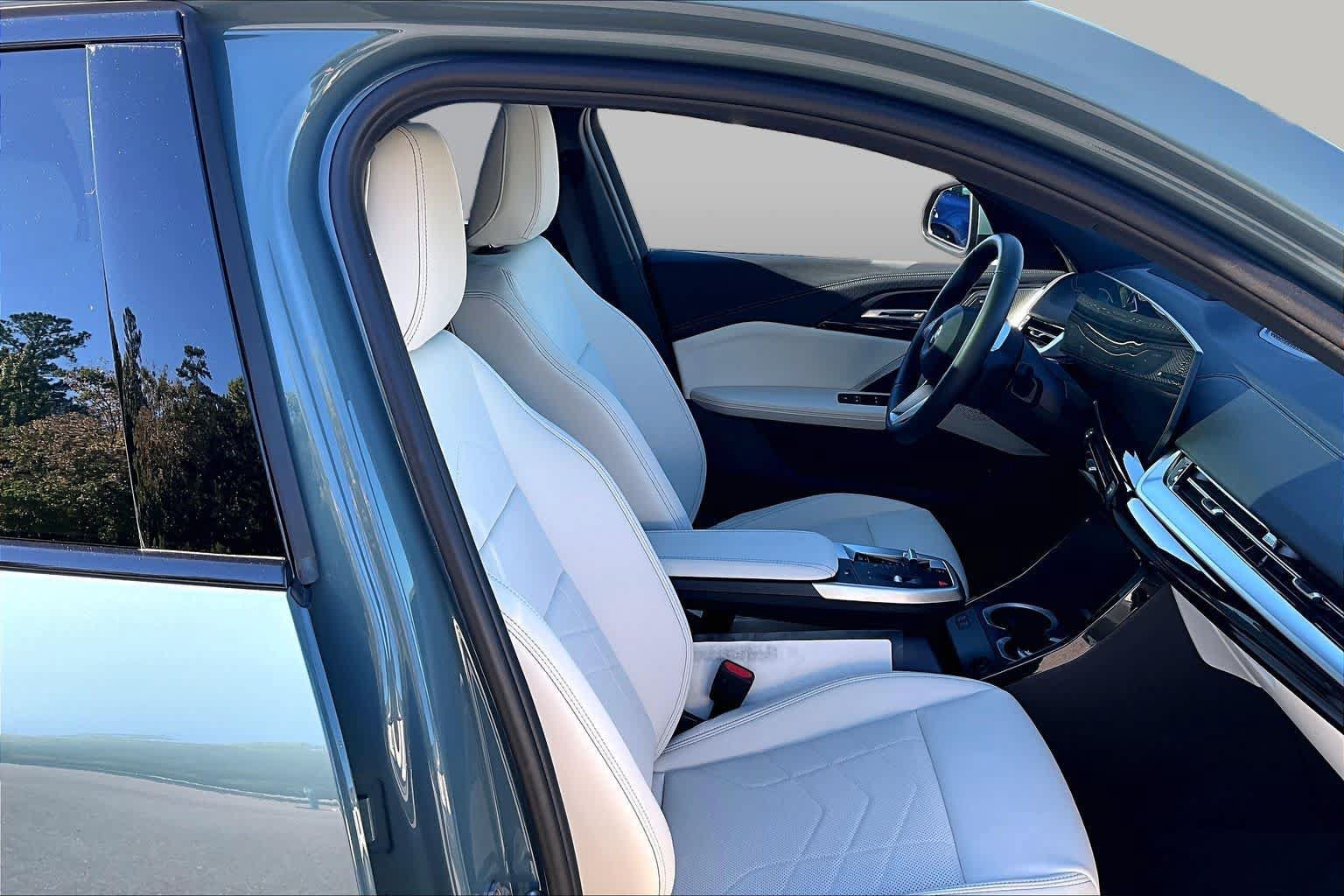Used 2026 BMW X2 xDrive28i w/ Technology Package AWD/4WD image 8