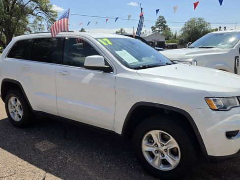 Used 2017 Jeep Grand Cherokee Laredo AWD/4WD image 2