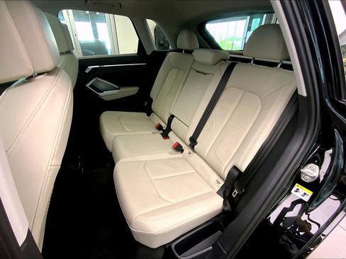 Used 2020 Audi Q3 2.0T Premium w/ Convenience Package image 21