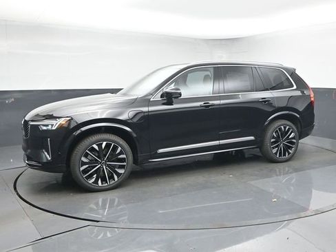 New 2026 Volvo XC90 T8 Plus w/ Protection Package Premier image 4