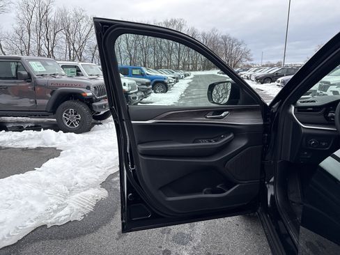 New 2026 Jeep Grand Cherokee Altitude AWD/4WD image 15
