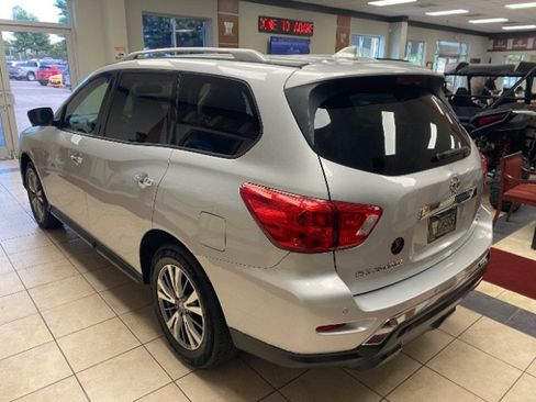 Used 2019 Nissan Pathfinder SL AWD/4WD image 3