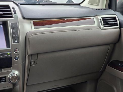 Used 2017 Lexus GX 460 image 38