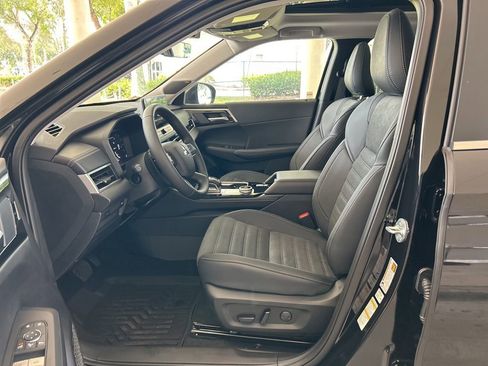 New 2025 Mitsubishi Outlander SE image 5