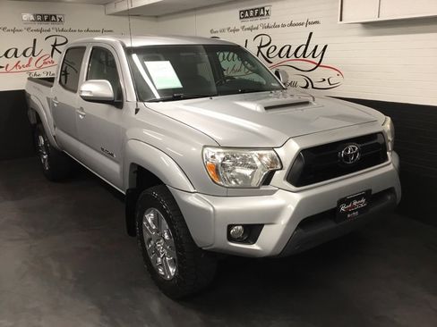 Used 2012 Toyota Tacoma 4x4 Double Cab image 2