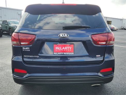 Used 2020 Kia Sorento LX image 4