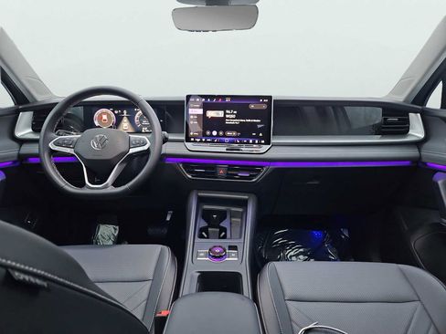 Used 2025 Volkswagen Tiguan SE image 11