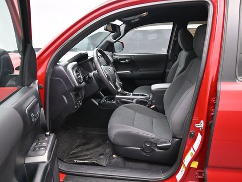 Certified 2017 Toyota Tacoma TRD Sport w/ Tow Package (A/T) image 9