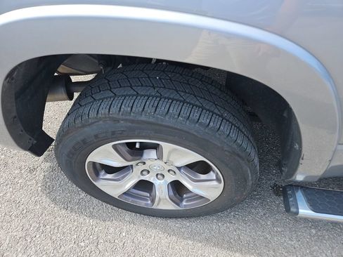 Used 2021 RAM 1500 Laramie AWD/4WD image 12