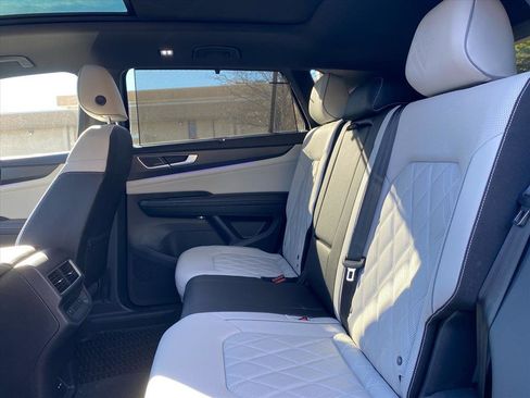 Certified 2025 Volkswagen Atlas Cross Sport SEL Premium R-Line image 20