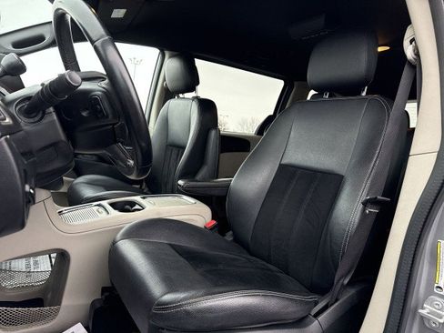 Used 2018 Dodge Grand Caravan SXT image 13