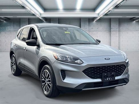 Used 2022 Ford Escape SE image 3