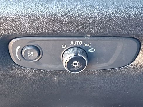 Certified 2023 Chevrolet Traverse LS image 25