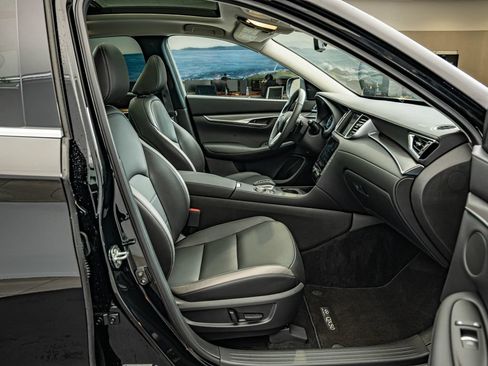 Used 2023 INFINITI QX50 Luxe AWD/4WD image 36