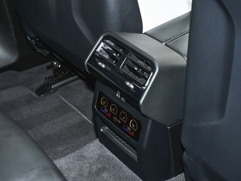 Used 2025 BMW M5 w/ Executive Package image 74