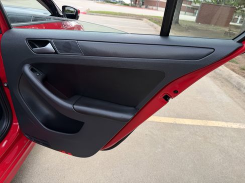 Used 2014 Volkswagen Jetta SE image 12