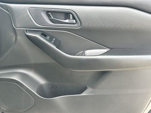 Used 2024 Nissan Rogue S image 14