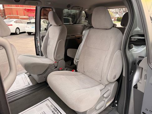 Used 2015 Toyota Sienna LE image 10