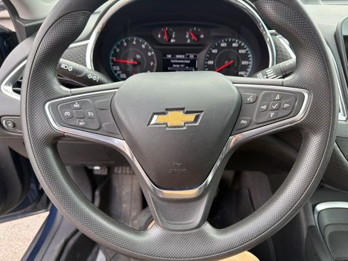 Used 2019 Chevrolet Malibu LT w/ Driver Confidence Package FWD image 11