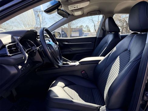 Certified 2019 Toyota Camry SE image 19