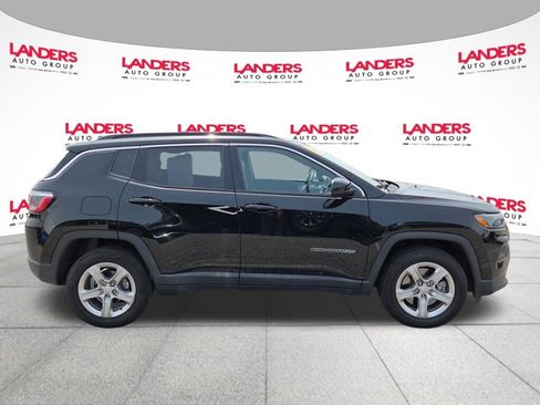 Used 2024 Jeep Compass Latitude AWD/4WD image 2