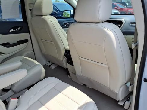 Used 2023 GMC Acadia Denali w/ Denali Technology Package AWD/4WD image 23