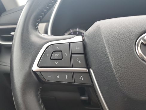 Used 2025 Toyota Highlander XLE AWD/4WD image 21