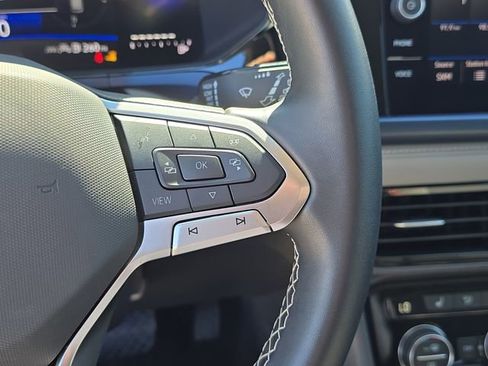 Used 2024 Volkswagen Taos SE image 32