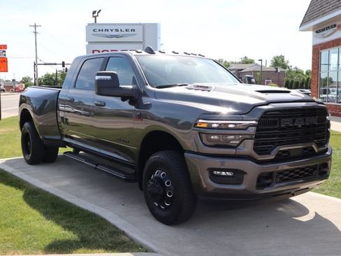 Used 2025 RAM 3500 Laramie AWD/4WD image 5