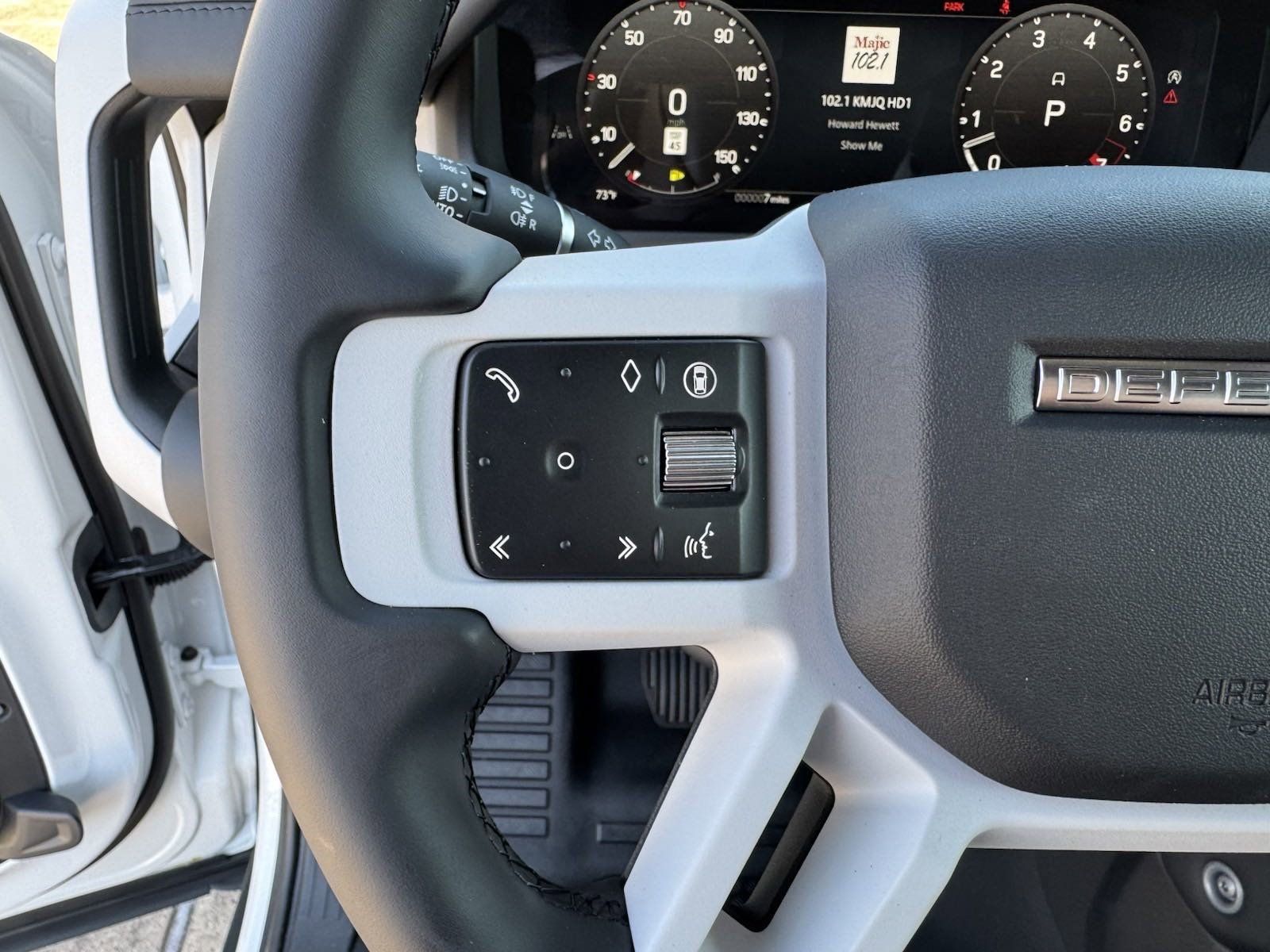 Used 2025 Land Rover Defender 110 X-Dynamic SE AWD/4WD image 15