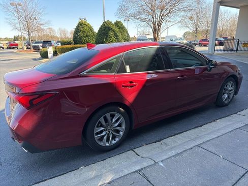 Used 2019 Toyota Avalon Limited image 4