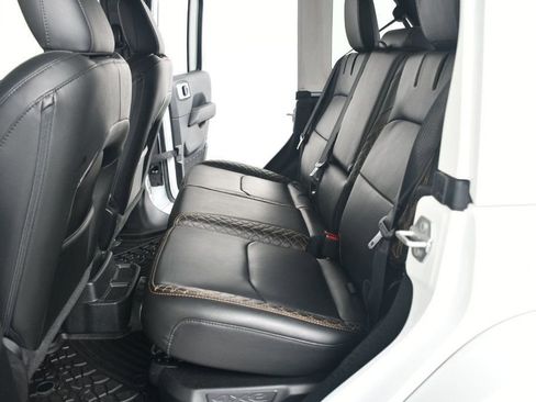 Used 2022 Jeep Wrangler Unlimited Sahara image 32