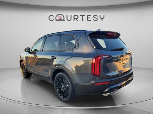 Used 2022 Kia Telluride SX w/ SX Prestige Package AWD/4WD image 2