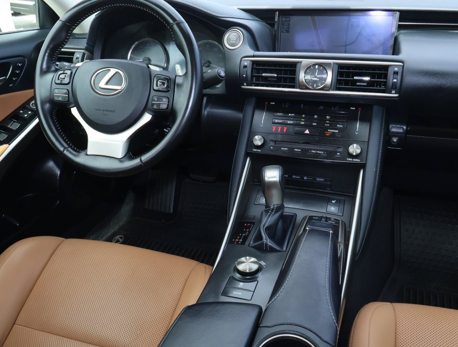 Used 2018 Lexus IS 300 w/ Comfort Package RWD image 10