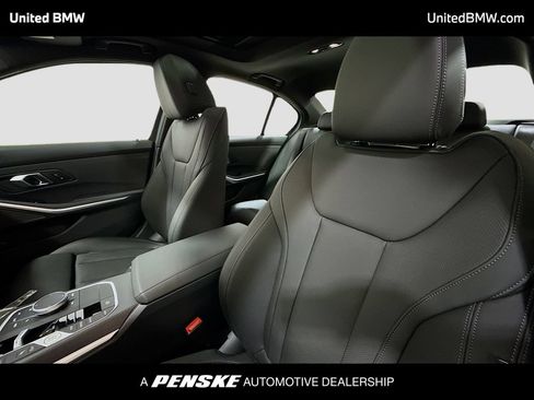 Used 2026 BMW 330i Sedan w/ M Sport Package RWD image 5