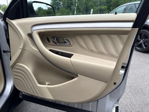 Used 2016 Ford Taurus SE FWD image 33
