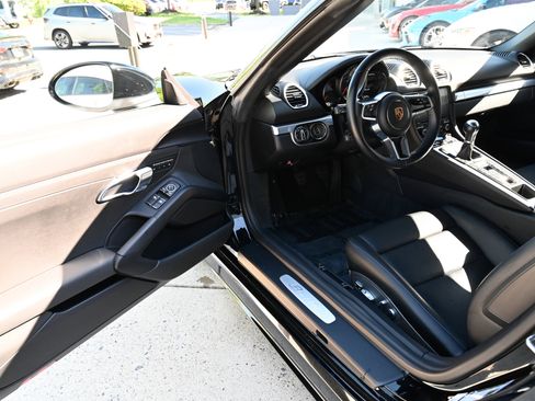Used 2017 Porsche 718 Boxster RWD image 15