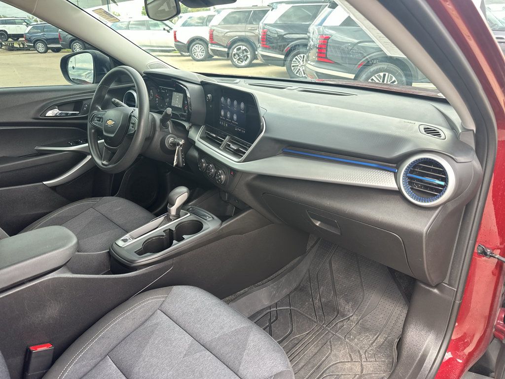 Used 2024 Chevrolet Trax LS w/ Driver Confidence Package FWD image 6