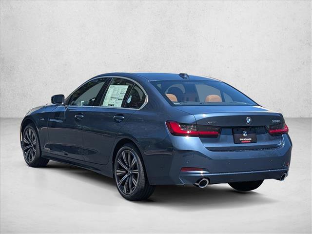 Used 2026 BMW 330i xDrive Sedan w/ Premium Package AWD/4WD image 2