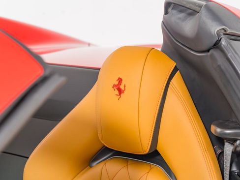 Used 2021 Ferrari 812 GTS RWD image 35