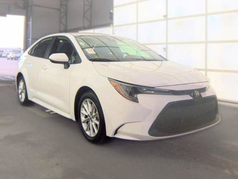 Used 2021 Toyota Corolla LE w/ LE Convenience Package FWD image 2