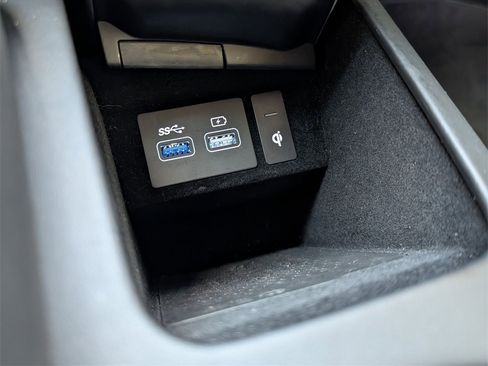 Used 2025 Genesis GV70 2.5T image 31