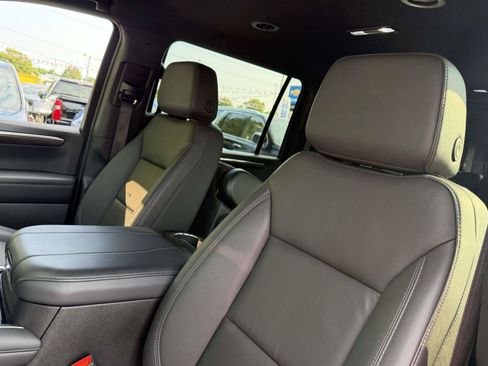 Used 2026 Chevrolet Suburban LT w/ Comfort Package AWD/4WD image 10