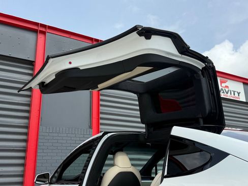 Used 2022 Tesla Model X AWD/4WD image 29