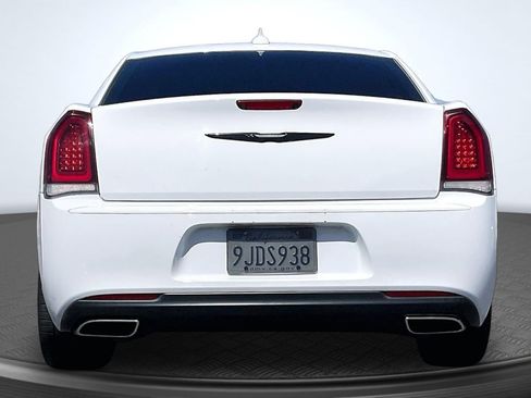 Used 2018 Chrysler 300 Touring w/ Sport Appearance Package image 4